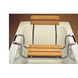 Sedile allungabile per vasca in legno regolabile con schienale. robusto telaio d'acciaio cromato e piano di seduta composto da 3 stecche di faggio verniciate. portata massima 100 kg