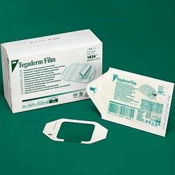 Medicazione tegaderm film 4,4 x 4,4 cm